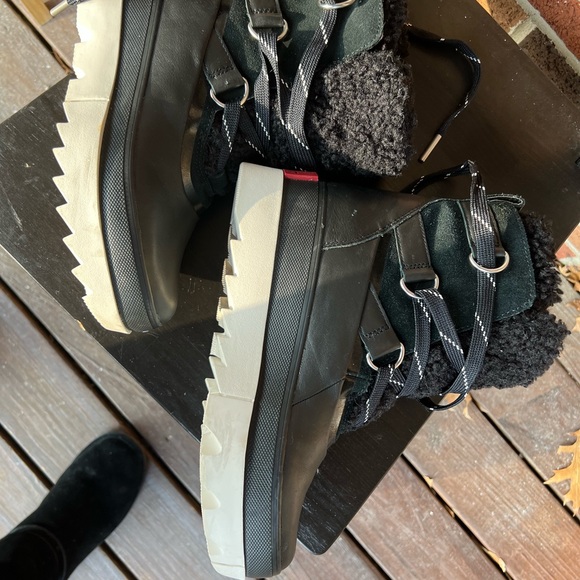 Sorel Snow Boots size 9.5 - Picture 3 of 6